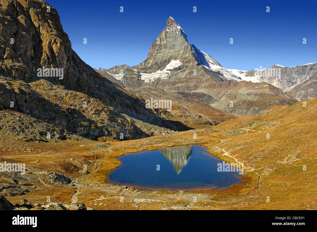 Il Cervino è sui confini della Svizzera e Italia. Si tratta di 4478 metri di altezza. Si affaccia sulla città di Zermatt . Foto Stock