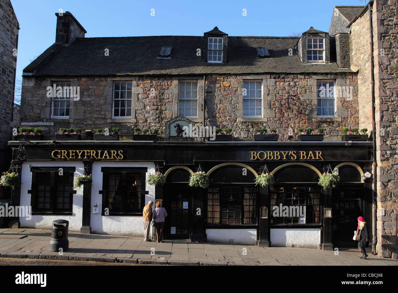 Greyfriars Bobby Bar, un tradizionale pub Scozzese dal George IV Bridge di Edimburgo, in Scozia. Ho Foto Stock