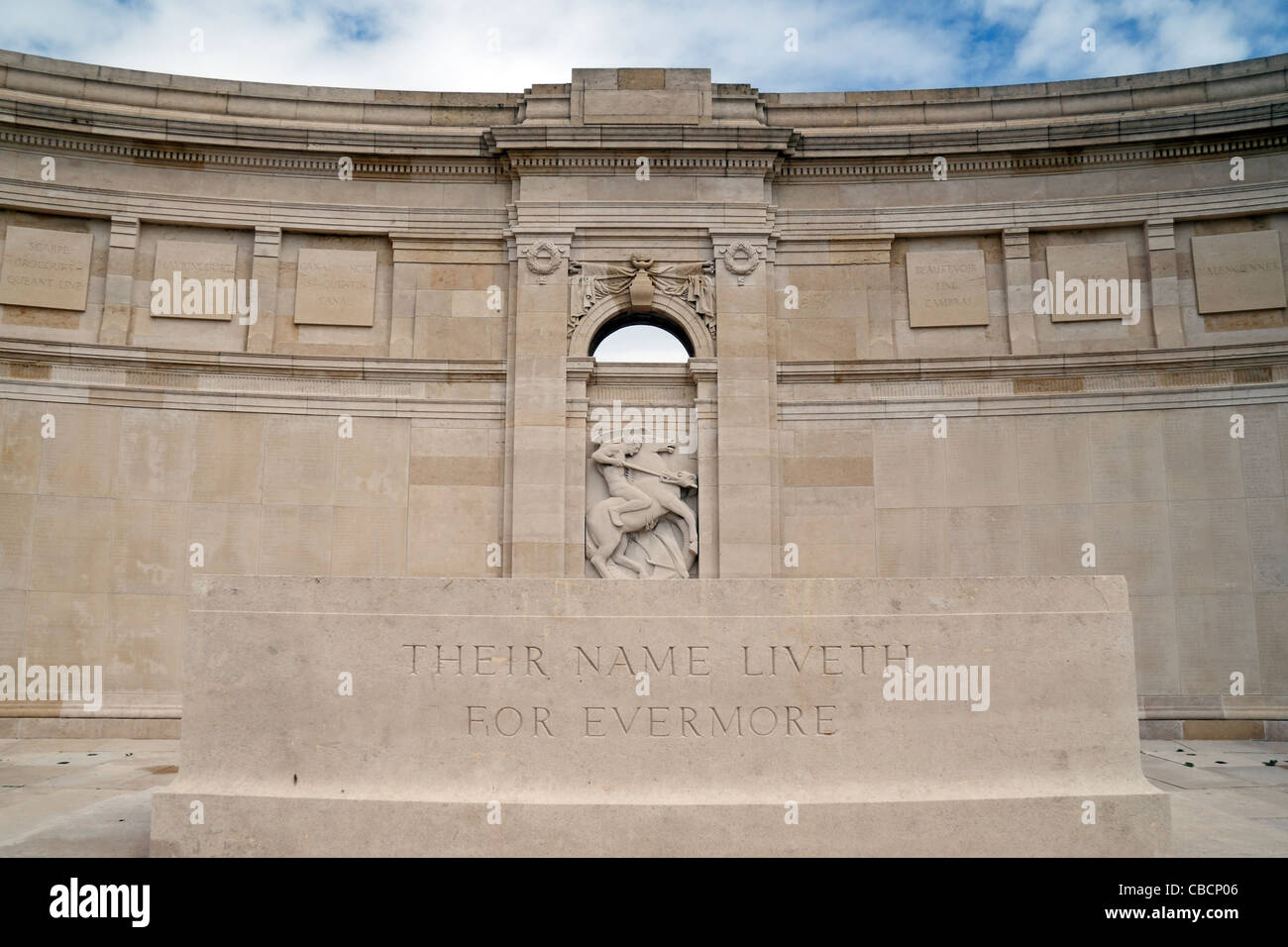 La pietra del ricordo al CWGC Vis-en-Artois British cimitero, Haucourt, Pas de Calais, Francia. Foto Stock