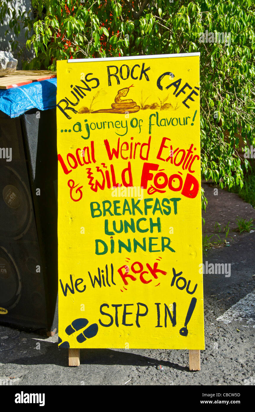 Rovine Rock cafe sicuro con 'locale strano esotici e cibo selvatico,' Roseau Dominica Foto Stock