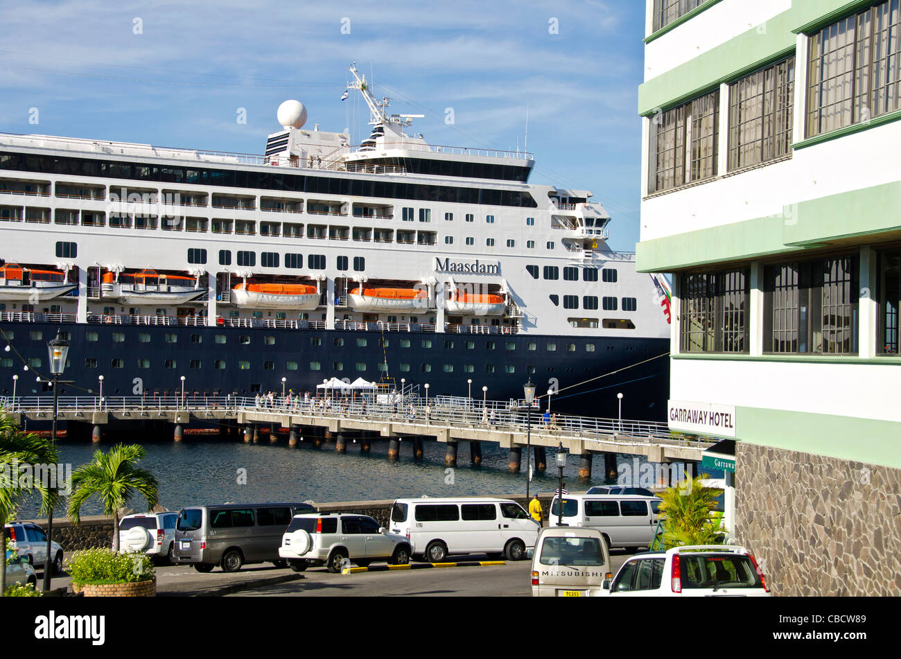 Roseau Dominica cruise port Holland America Maasdam in porto Foto Stock
