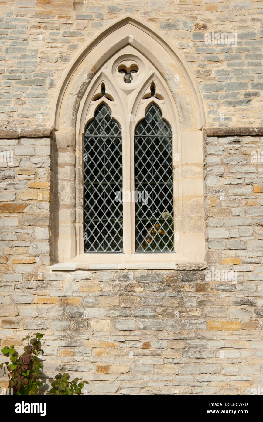 Finestra di un inizio di inglese chiesa in stile gotico, Aston Cantlow, Warwickshire, Inghilterra, Regno Unito Foto Stock