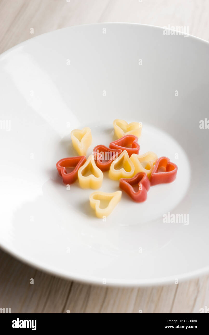 A forma di cuore in pasta scolapasta Foto stock - Alamy