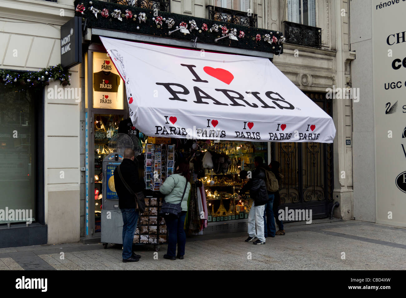 Negozio di souvenir, Avenue des Champs-Élysées, Parigi, Île-de-France, Francia Foto Stock