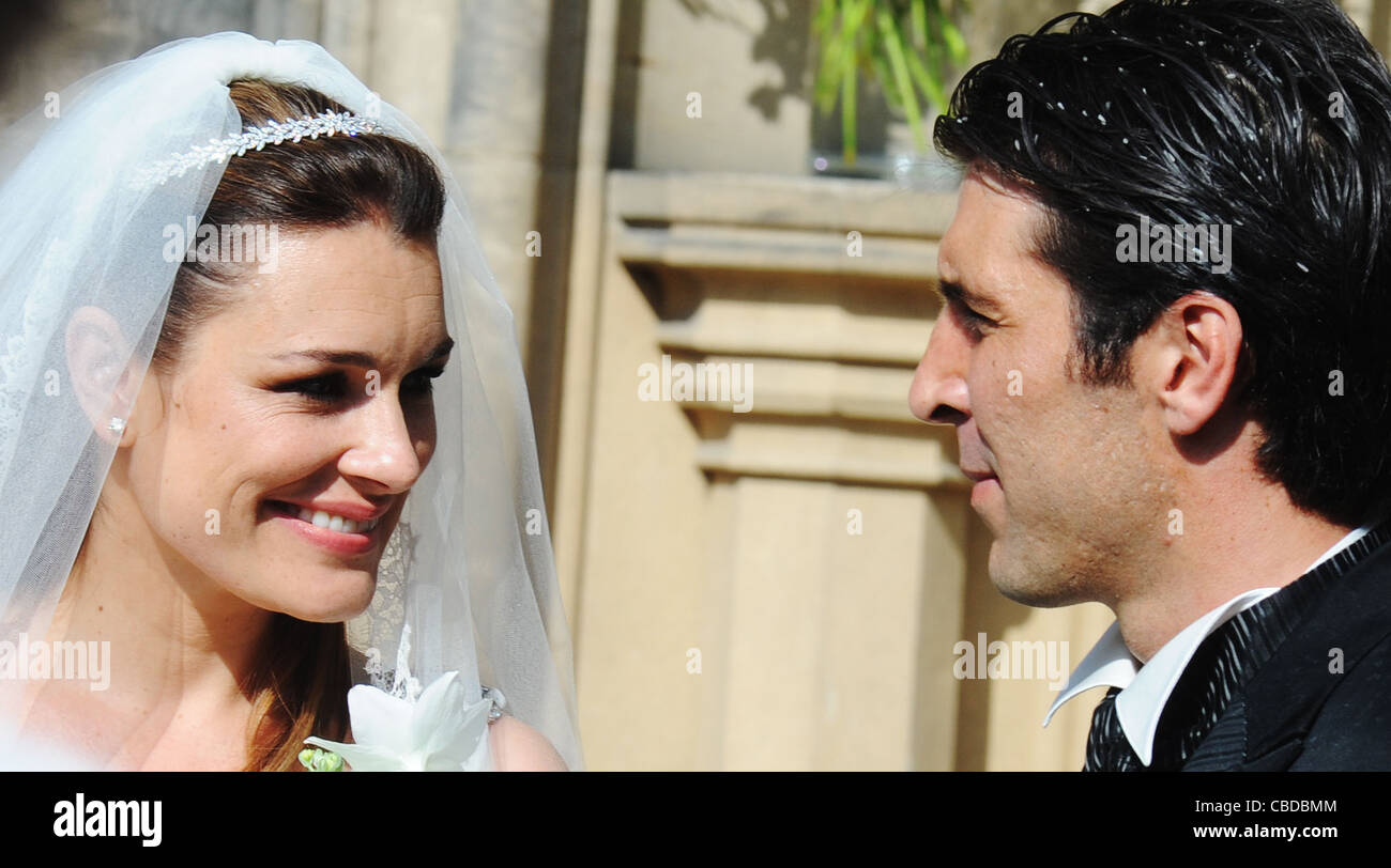 Il modello CECA Alena Seredova (sinistra) si sono sposati a Praga con calcio italiano player Gianluigi Buffon (a destra) il 16 giugno 2011. Foto Stock