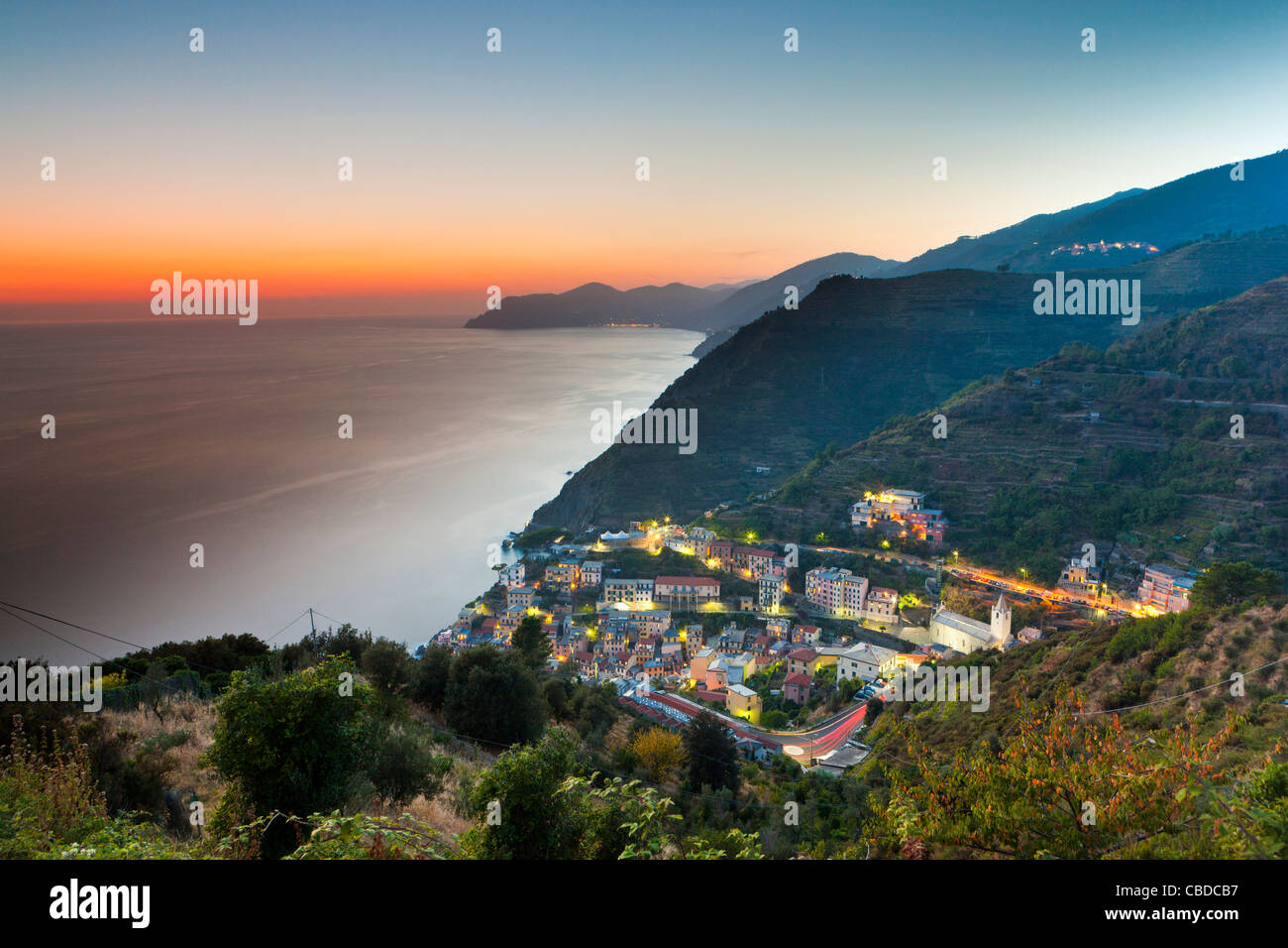 Tramonto su Riomaggiore Cinque Terre e provincia di La Spezia, Liguria, Italia, Europa Foto Stock