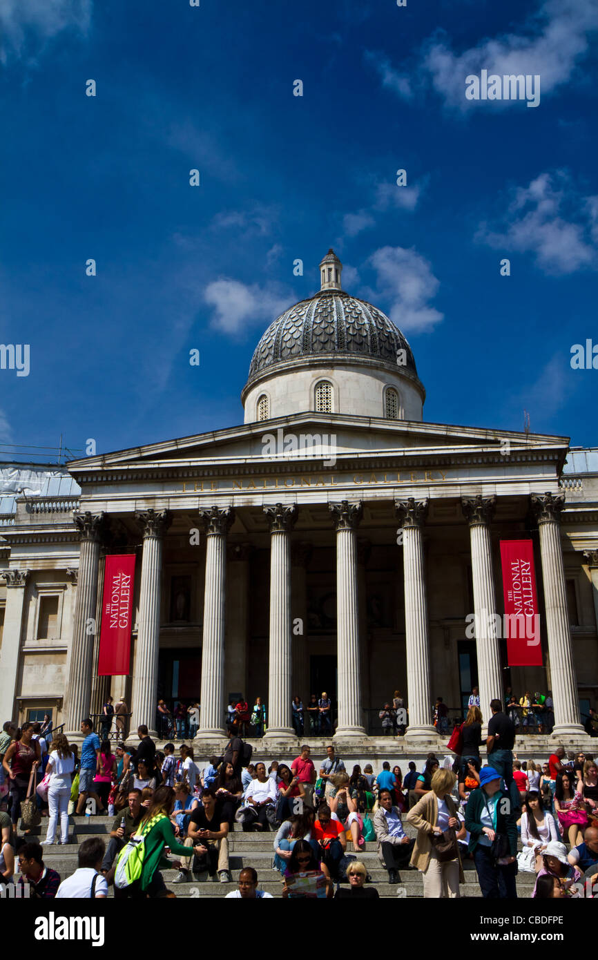 La Galleria Nazionale di arte moderna a Londra Inghilterra su una soleggiata giornata estiva. Foto Stock