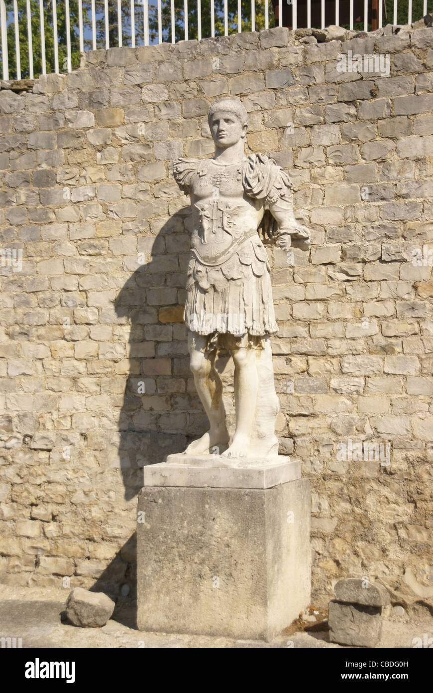 Statua del generale romano in Villasse rovine romane, Vaison la Romaine, Francia Foto Stock