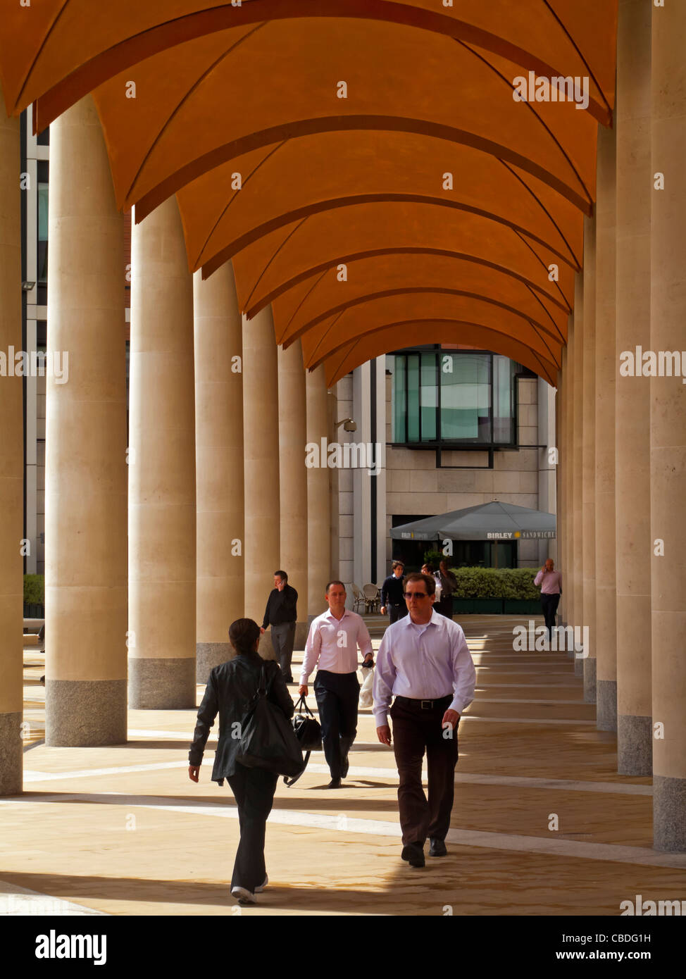 Paternoster square nella città di Londra Inghilterra Regno Unito posseduto dalla Mitsubishi Estate company ristrutturato e aperto nel 2003 Foto Stock