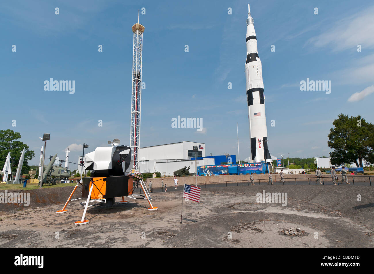 In Alabama, Huntsville, U.S. Space & Rocket Center, atterraggio lunare presentano, Spazio Shot ride simula il lancio del razzo, Saturn V rocket Foto Stock