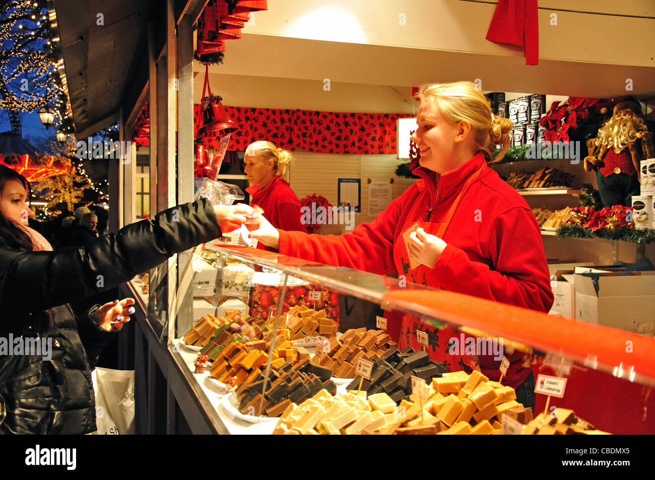 Pressione di stallo di pasticceria a Liseberg Mercatino di Natale, Göteborg, Västergötland & Bohuslän Provincia, il Regno di Svezia Foto Stock
