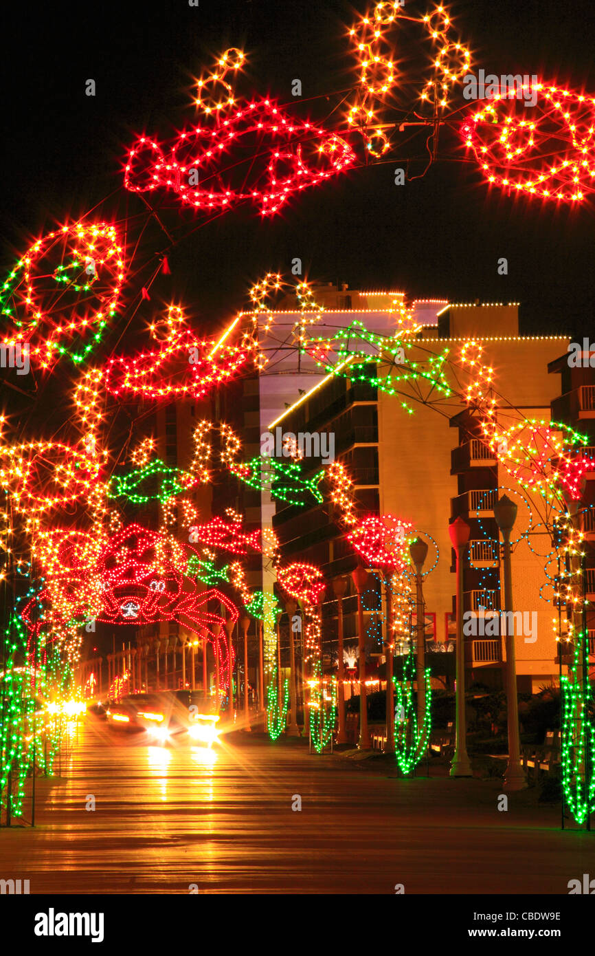 Le luci di Natale lungo il Boardwalk, Virginia Beach, Virginia, Stati Uniti d'America Foto Stock