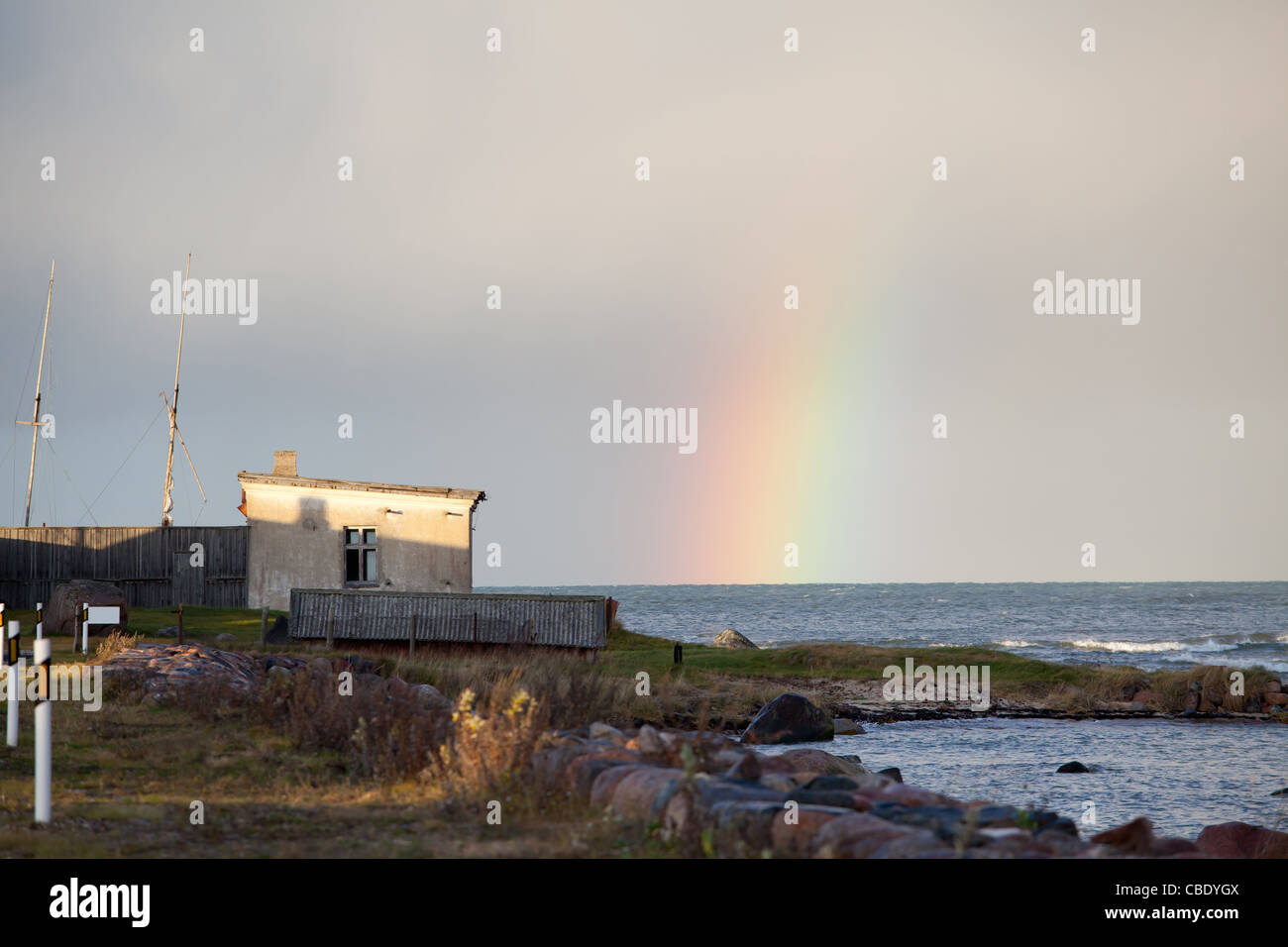 Paesaggio invernale Rainbow all'orizzonte. Tahkuna, Hiiumaa, Estonia Foto Stock