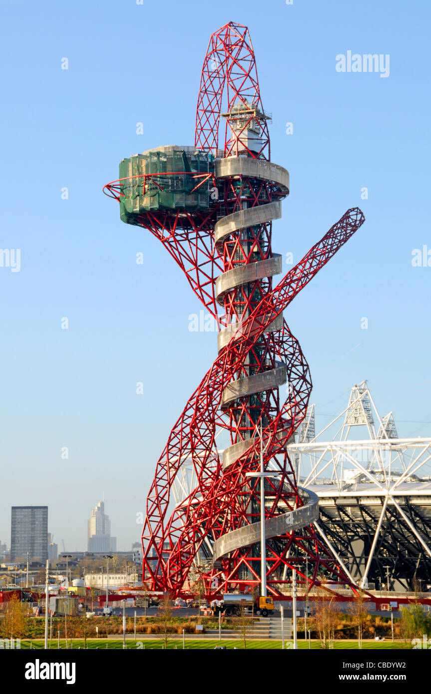 2012 Olimpiadi Arcelor Mittal Orbit torre costruzione cantiere Alla piattaforma di osservazione East London Olympic Park Stratford Newham England REGNO UNITO Foto Stock