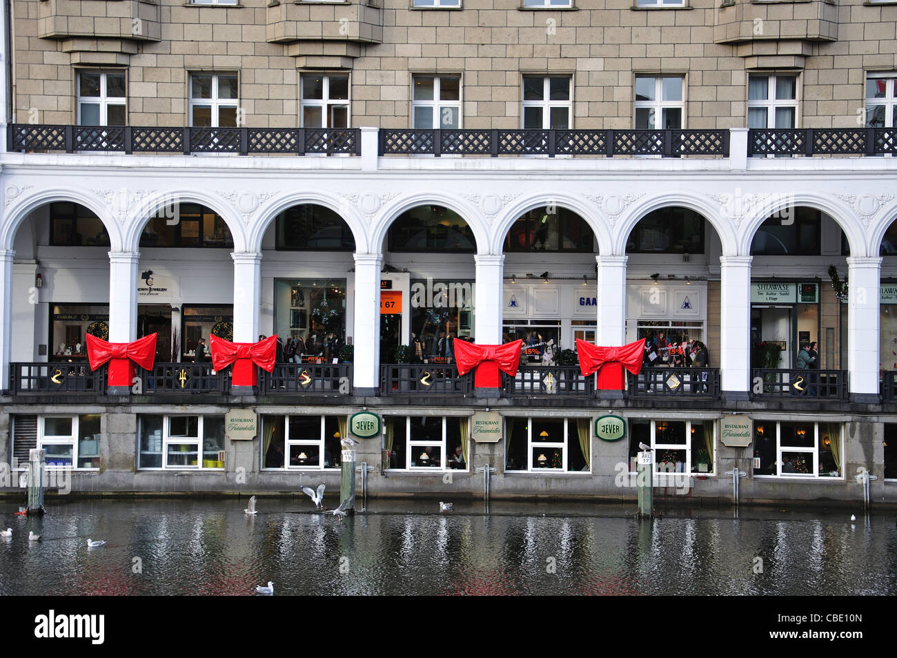 Banca Canale di Beagle negozi a Natale, Jungfernstieg, Hamburg, Amburgo Regione Metropolitana, Repubblica federale di Germania Foto Stock