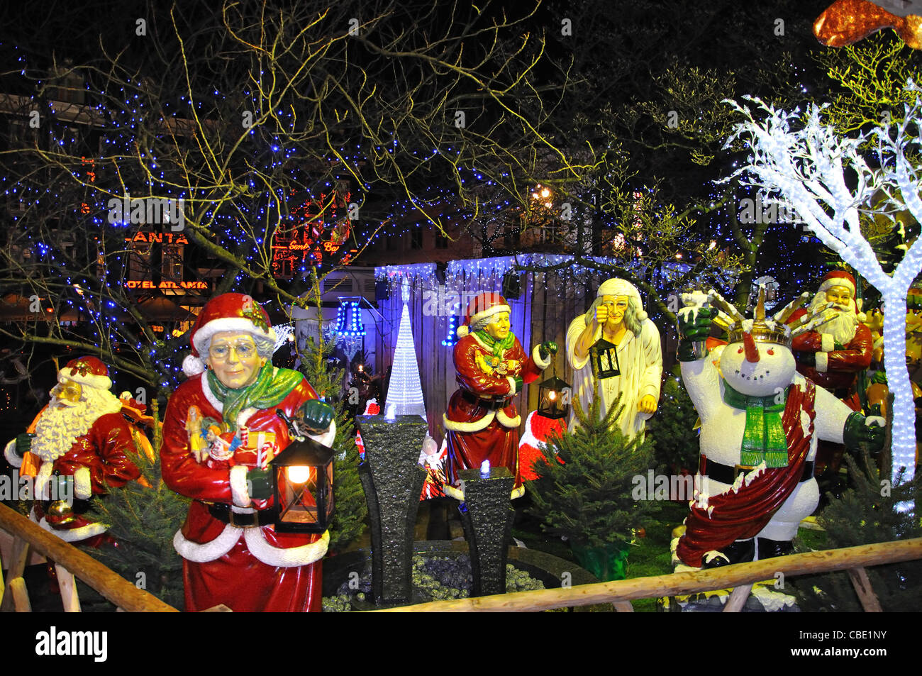 LED di cristallo decorazioni a Mercatino di Natale, Rembrandtplein, Amsterdam, Olanda settentrionale, il Regno dei Paesi Bassi Foto Stock