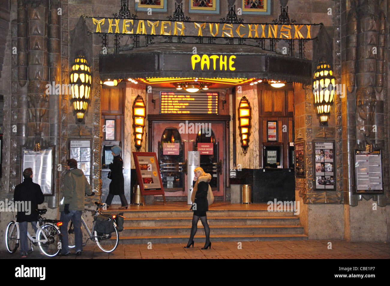 Pathé Tuschinski movie theater, Reguliersbreestraat, Amsterdam, Olanda settentrionale, il Regno dei Paesi Bassi Foto Stock