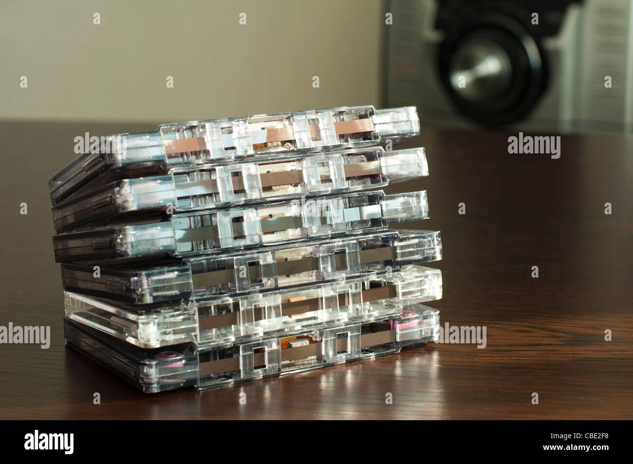 Pila di audio cassette a nastro. Vecchio cassette Foto Stock