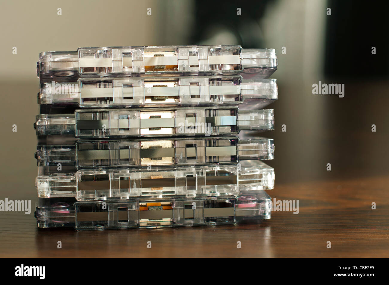Pila di audio cassette a nastro. Vecchio cassette Foto Stock