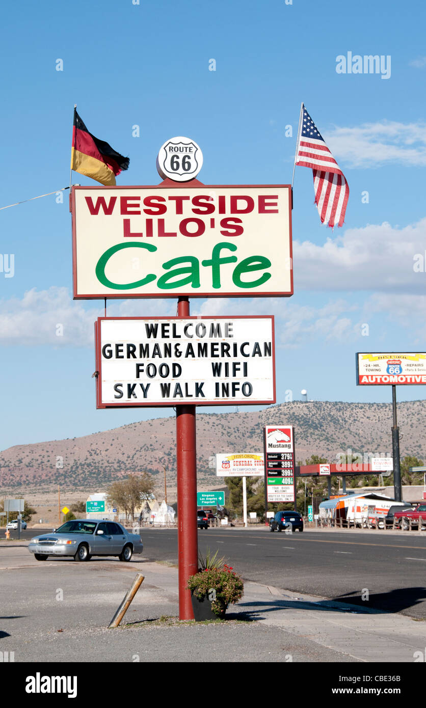 La storica Route 66 segno di traffico Autostrada nazionale in Arizona American Foto Stock