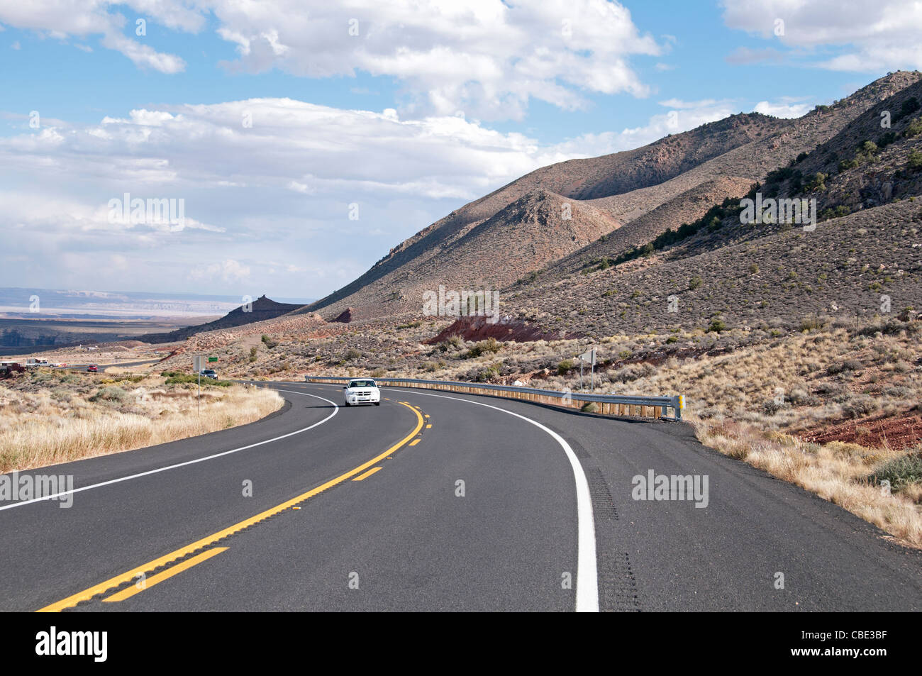 Scenic piegatura di strada di montagna nelle colline di Arizona Stati Uniti Foto Stock