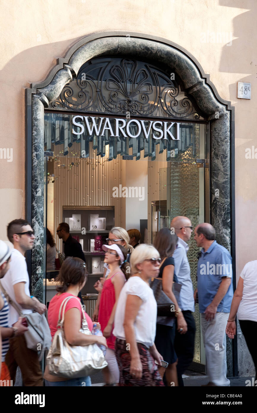 Shop Swarovski, Via dei Condotti a Roma, Italia Foto stock - Alamy