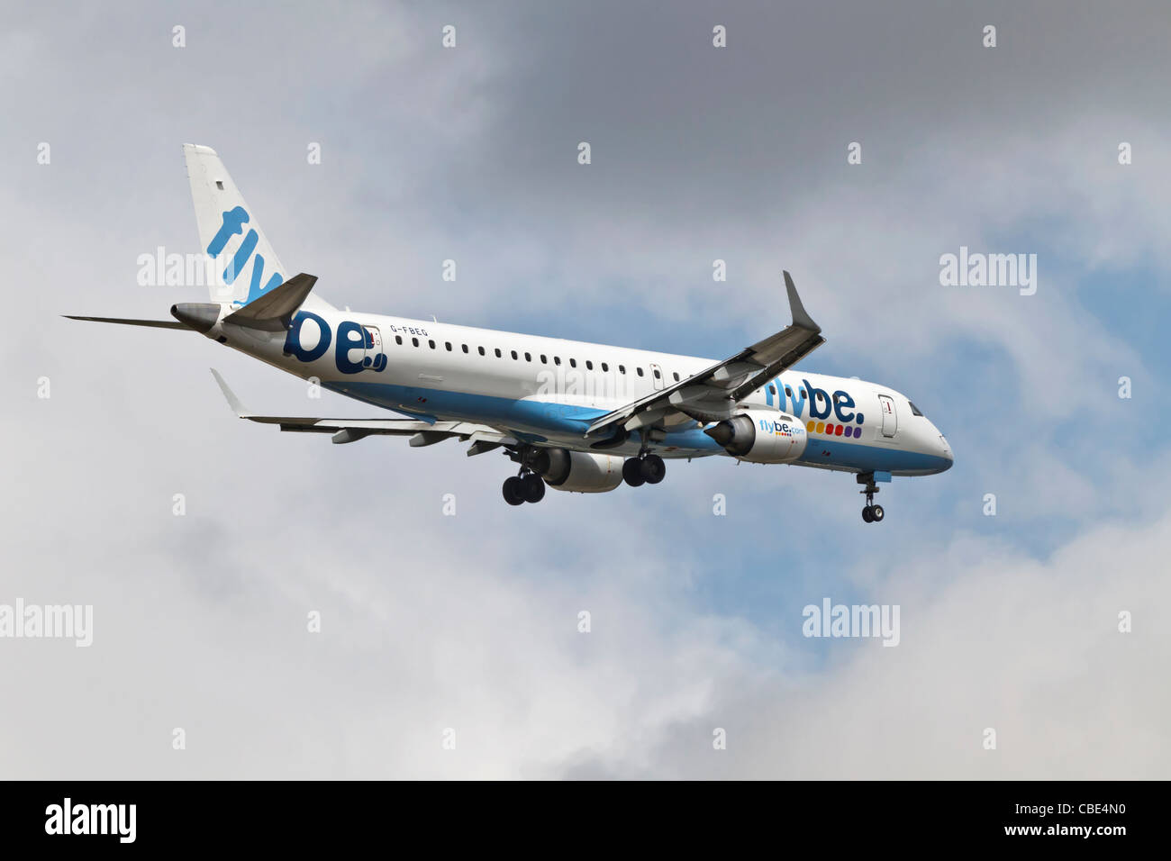 Un Embraer 195 del Regno Unito bilancio della compagnia aerea FlyBe Foto Stock