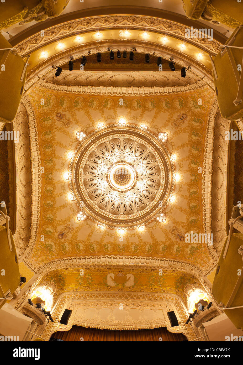 Una vista interna della Vichy opera house (Palazzo dei Congressi). Francia Vue interna de l'opéra de Vichy (Palais des Congrès). Foto Stock