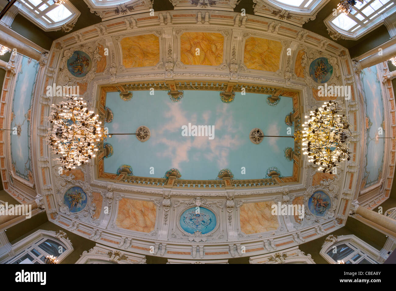 In Vichy opera house, il trompe-l'oeil soffitto del Napoleon III lounge (Centro Congressi - Vichy - Auvergne - Francia). Foto Stock