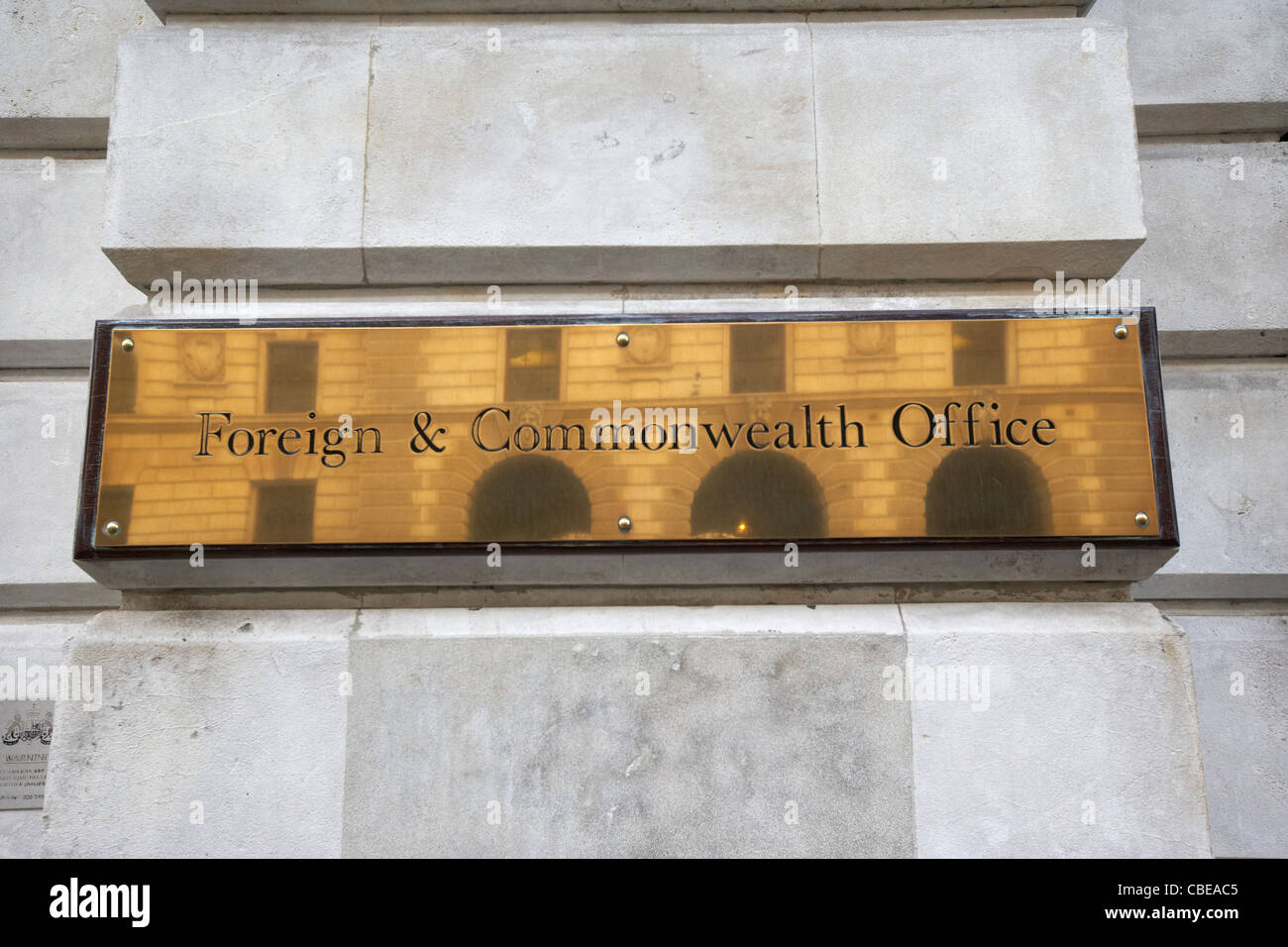 La politica estera e di ufficio commonwealthy governo britannico edificio ufficiale whitehall Londra Inghilterra Regno Unito Regno Unito Foto Stock