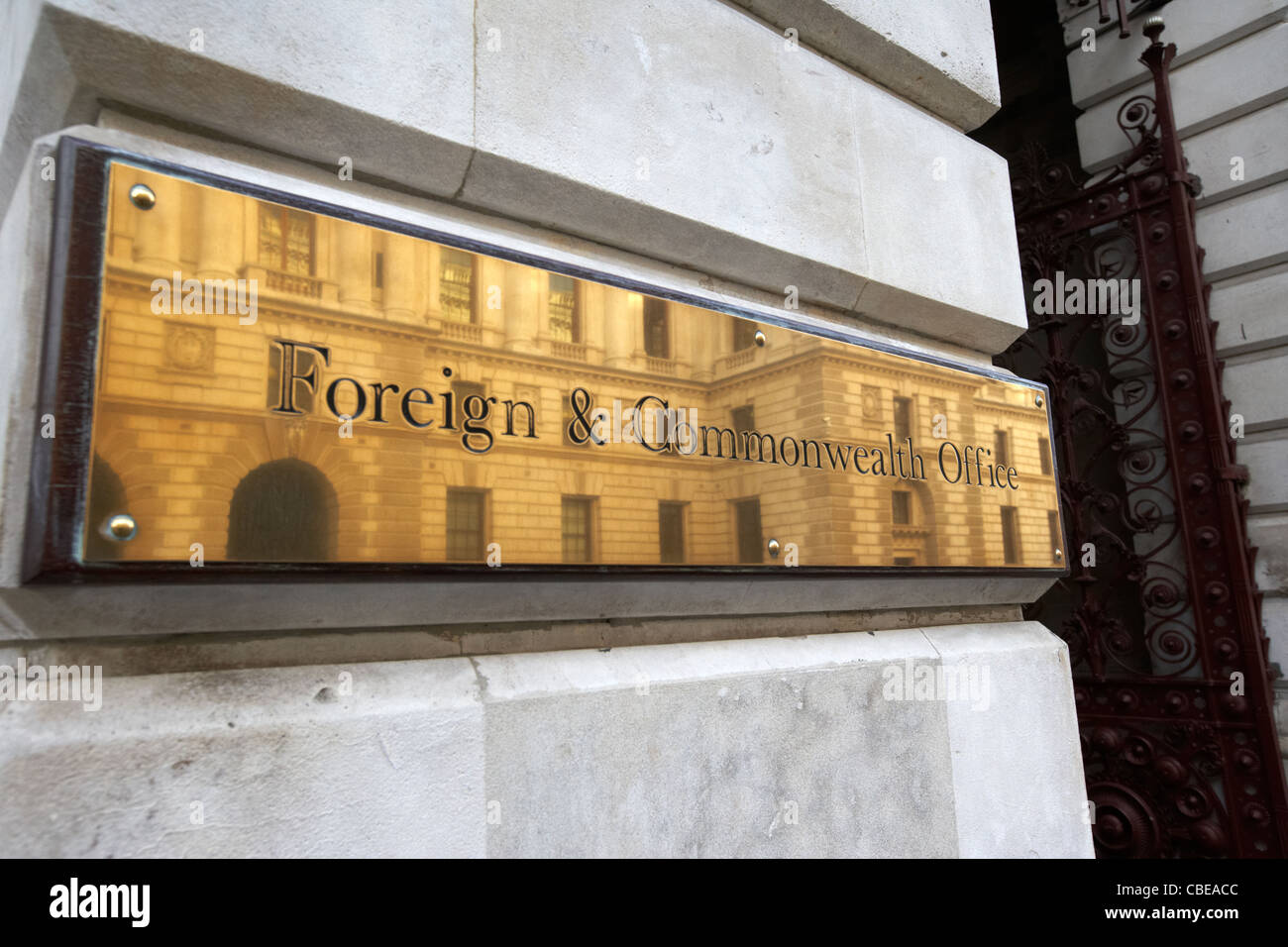 La politica estera e di ufficio commonwealthy governo britannico edificio ufficiale whitehall Londra Inghilterra Regno Unito Regno Unito Foto Stock