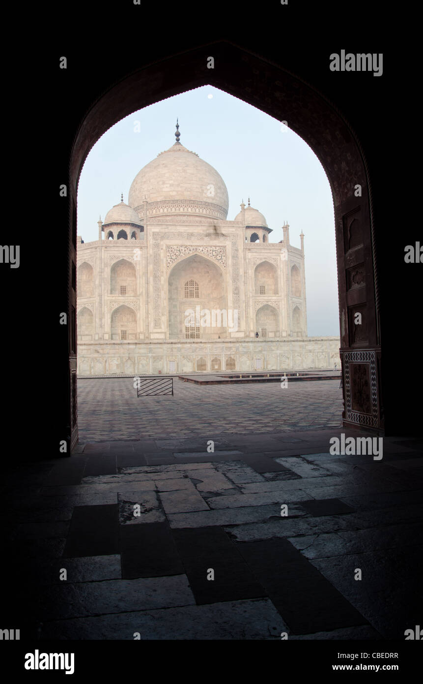 Taj Mahal , Agra(U.P) ,l'India. Taj Mahal è stato costruito per ordine dell'imperatore Mughal Saha Jahan come mausoleo per la moglie . Foto Stock
