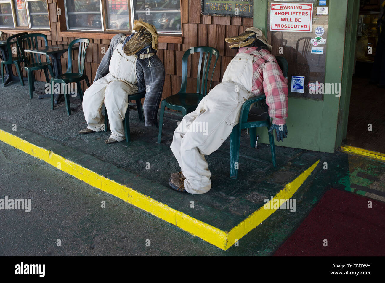 Bambole di alligatore all'entrata di un negozio in Everglades palude, Florida Foto Stock