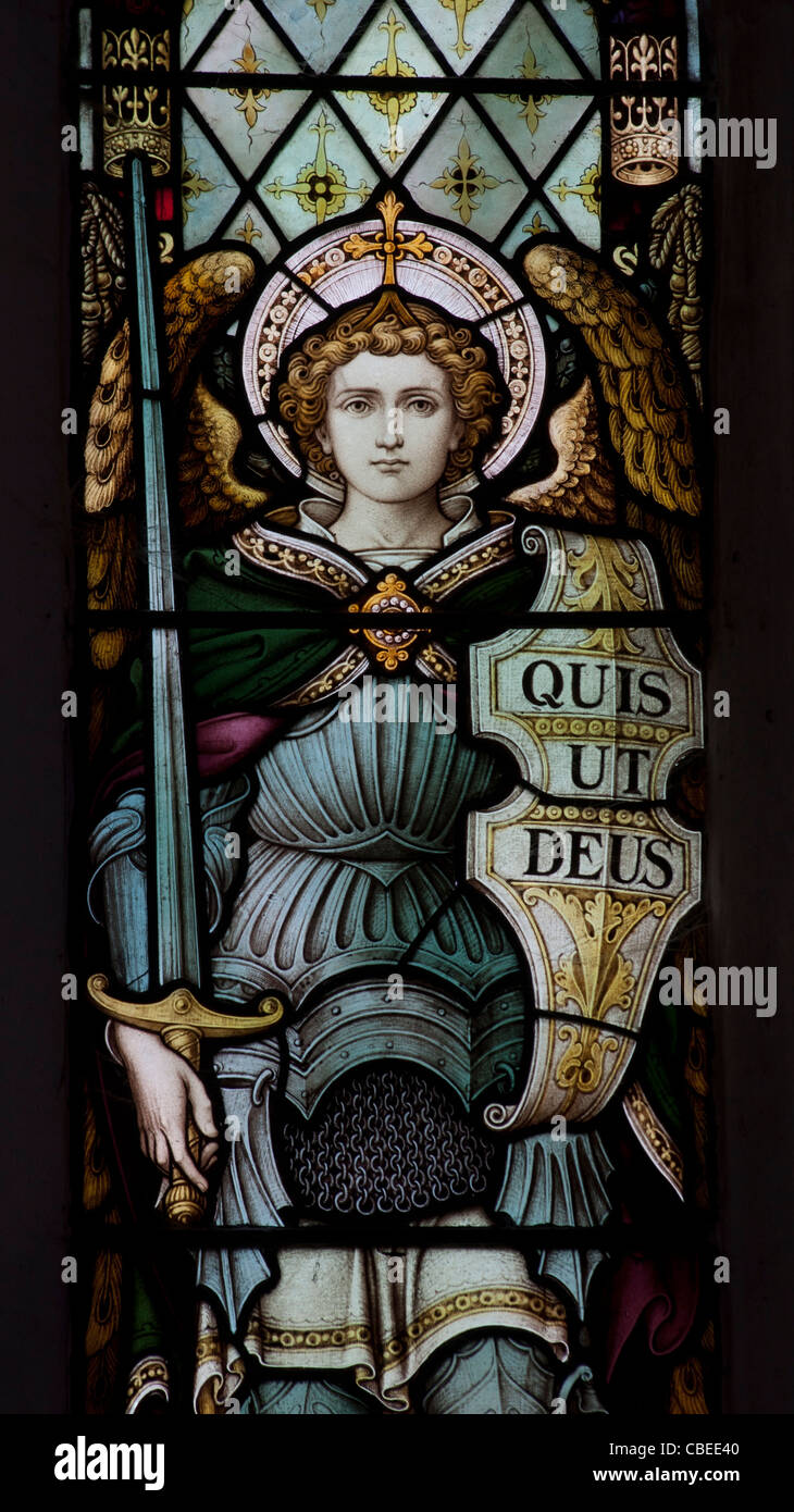 Saint Michael Stained Glass, All Saints Church, Flore, Northamptonshire, Inghilterra, REGNO UNITO Foto Stock