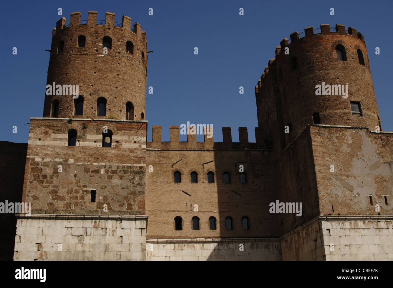 San Sebastian Gate a le Mura Aureliane. 3. secolo. Roma. L'Italia. Foto Stock