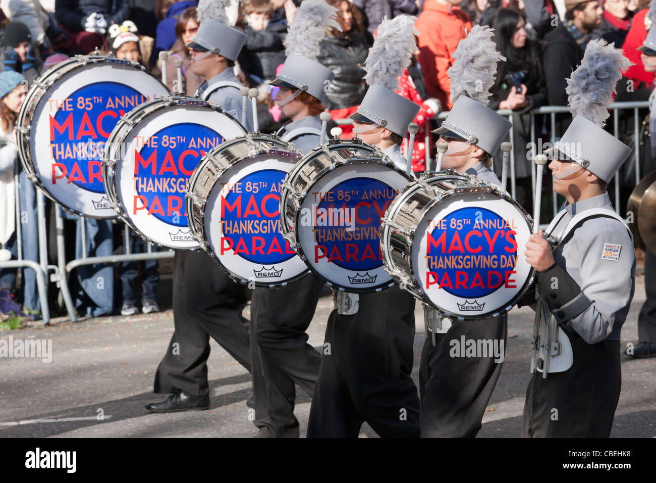 Membri della Plymouth-Canton Marching Band eseguire durante il 2011 Macy's Thanksgiving Day Parade di New York City. Foto Stock
