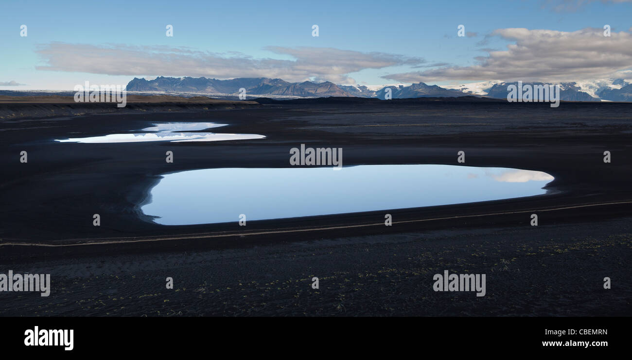 Sabbie Nere, Skeidararsandur dilavamento pianure, Vatnajokull tappo di ghiaccio Foto Stock