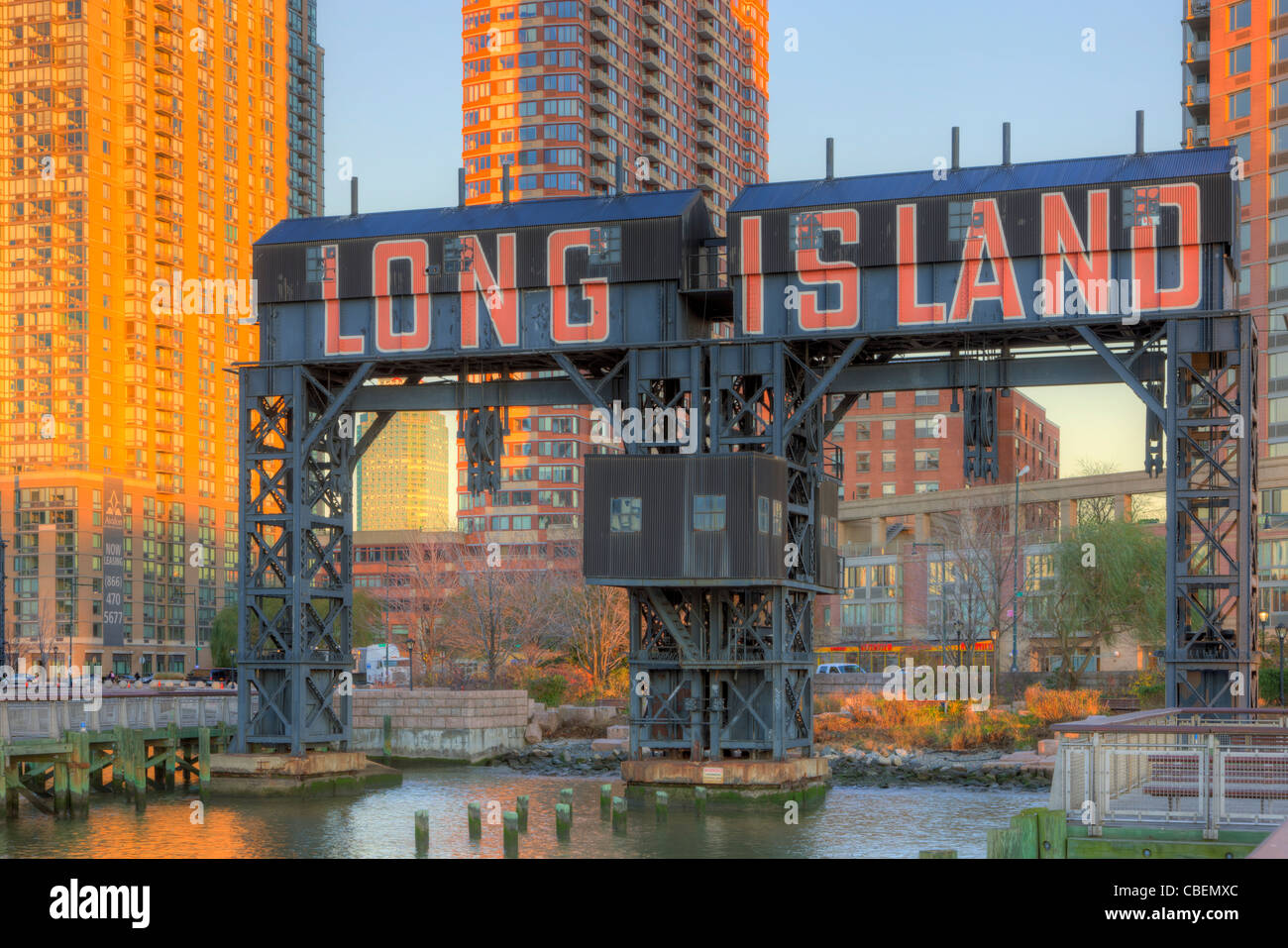 'Long Island' Gantry cranes in Gantry Plaza stato parco nella città di Long Island, Queens, a New York City. Foto Stock