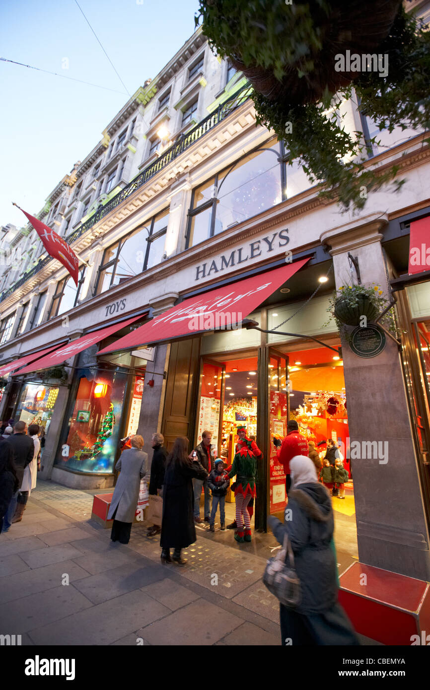 Hamleys toyshop sul Regents Street Londra Inghilterra Regno Unito Regno Unito Foto Stock