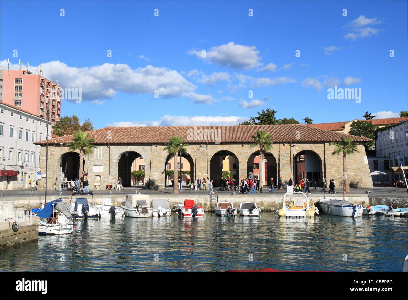 La Taverna (ex veneziano magazzino del sale), Koper, Capodistria, Primorska, Slovenia, Istria, Balcani, Mare Adriatico, Europa Foto Stock