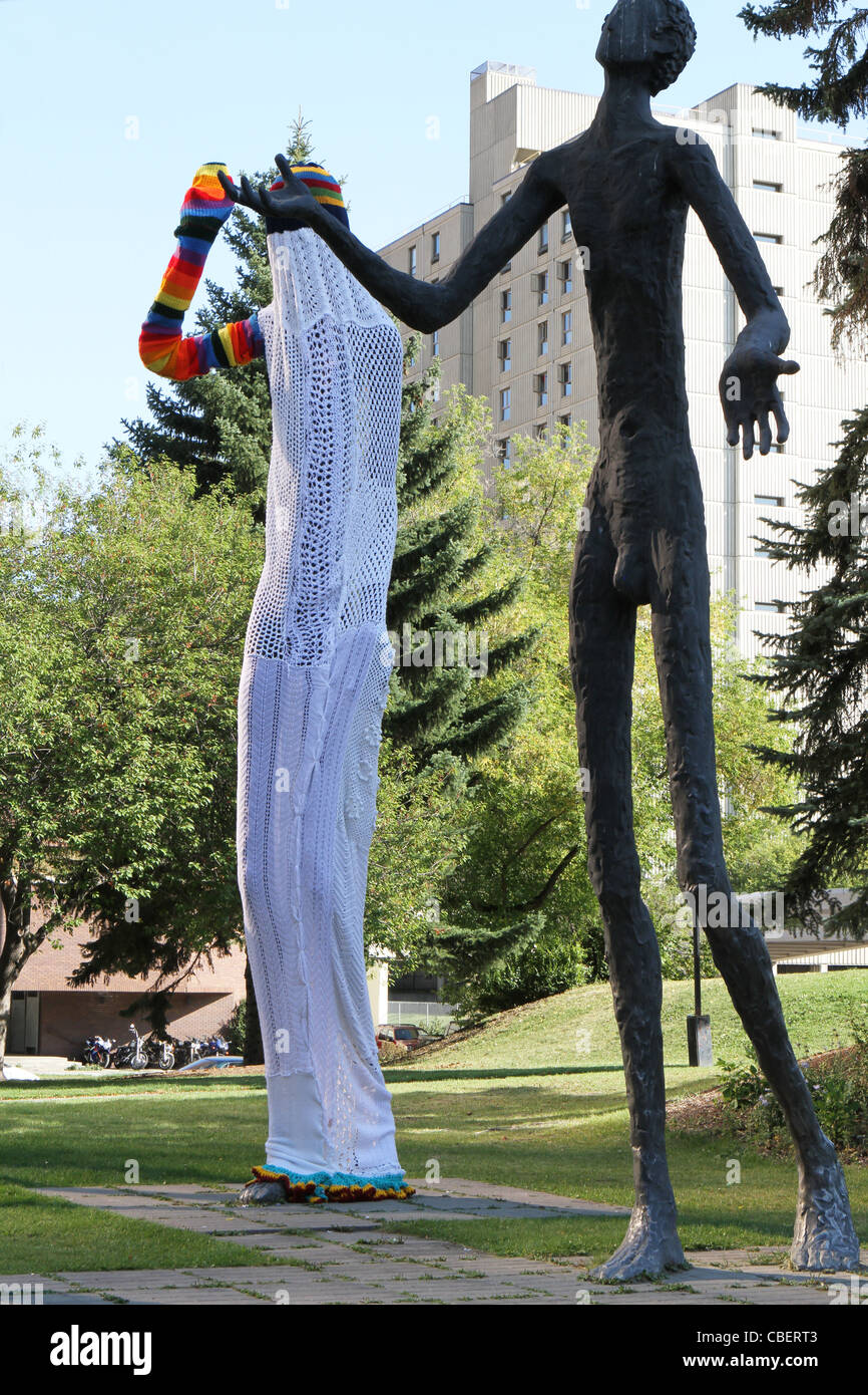Famiglia di uomo, Calgary, Alberta, Canada statua di indossare una maglia burka Foto Stock