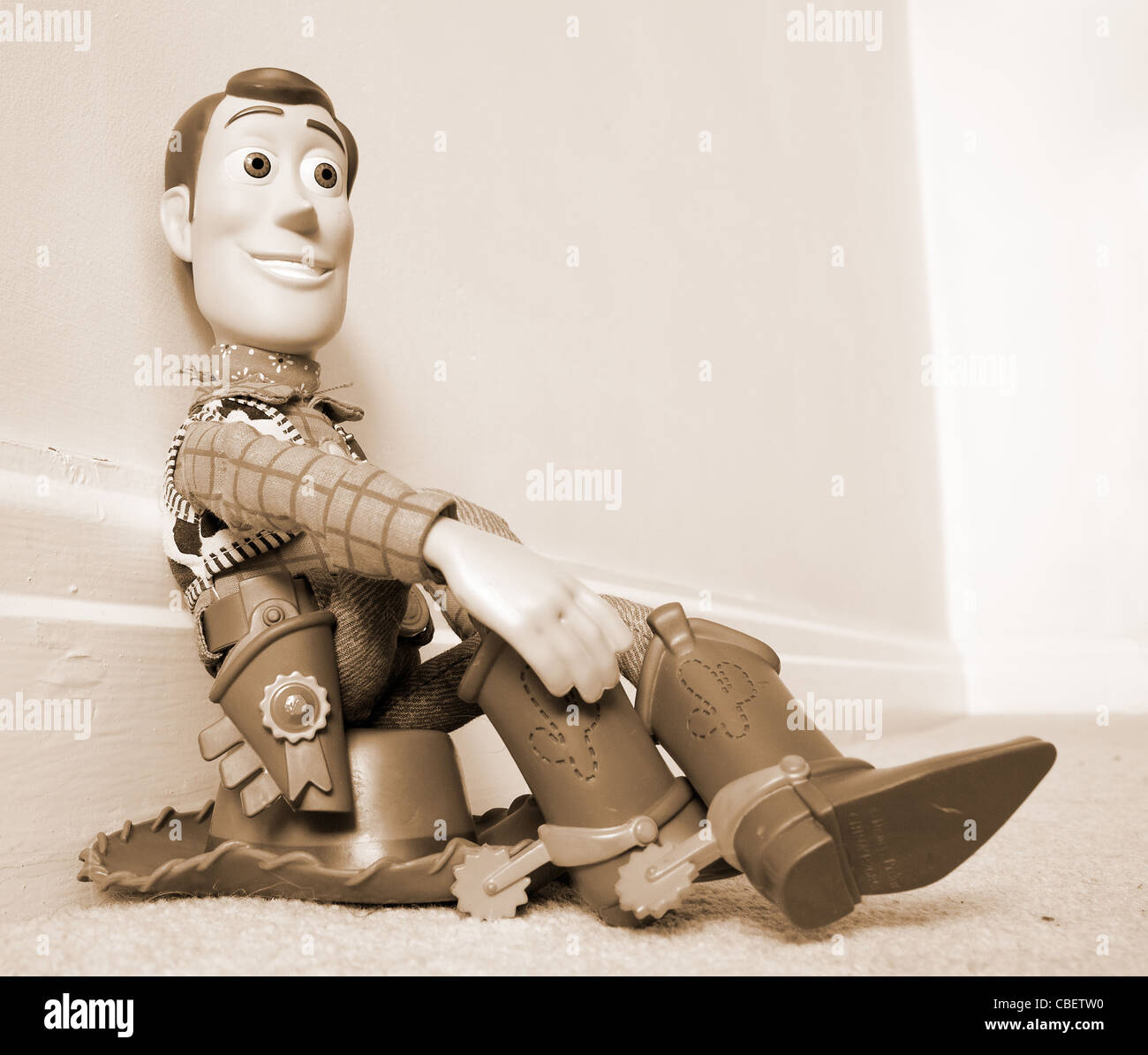 Woody da Toy storia seduta sul suo cowboy cappello sheriff Foto stock -  Alamy