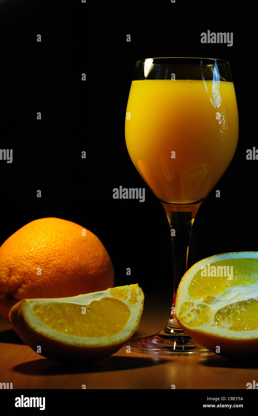 Un sano succo di arancia Foto Stock