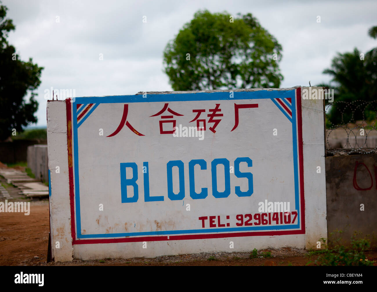 La palizzata della società cinese, Luanda, Angola Foto Stock