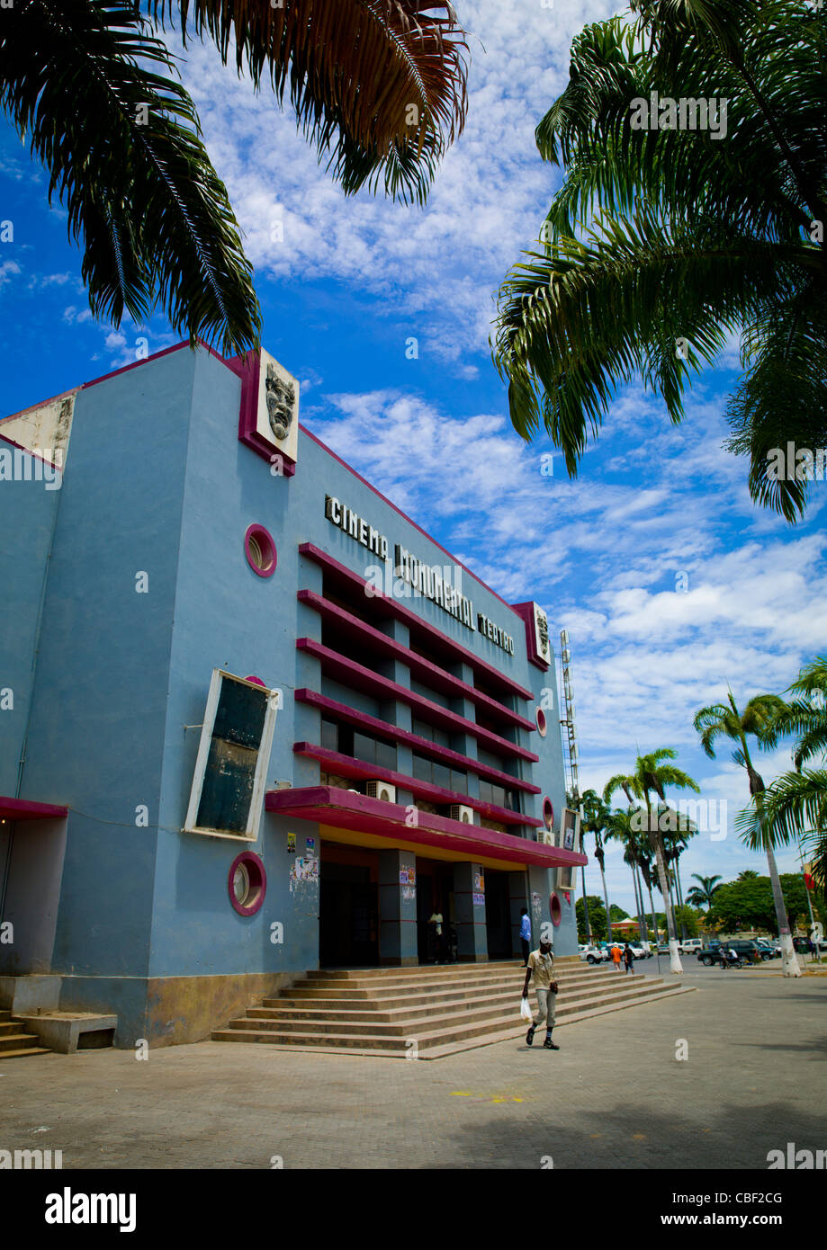 Portoghese ex cinema teatro, Benguela, Angola Foto Stock