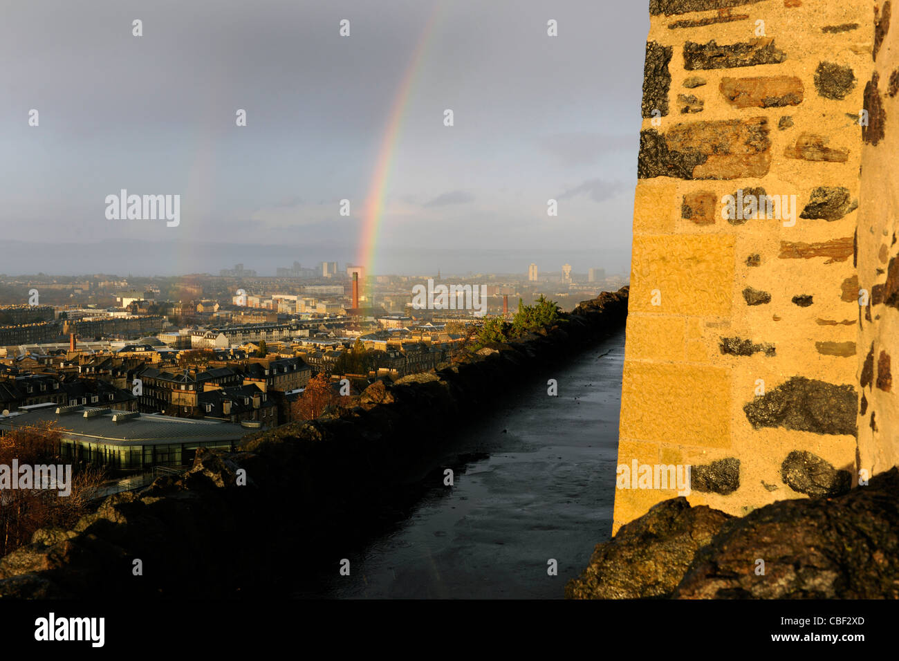 Vista della Città Nuova e il Firth of Forth da Calton Hill. Edimburgo, Scozia. Foto Stock