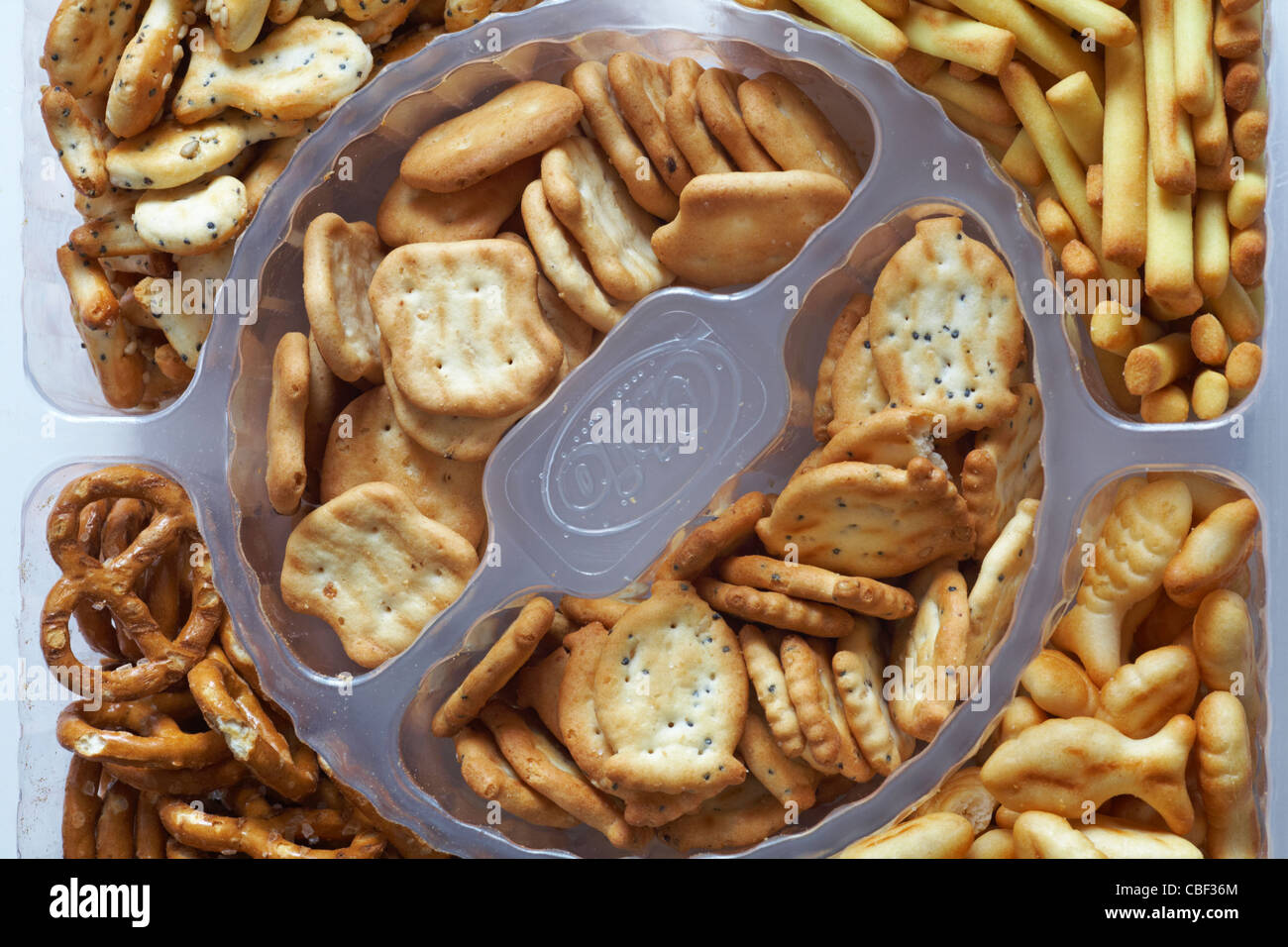 Pacchetto di Maxi mix Chio nibbles in contenitore di plastica Foto Stock