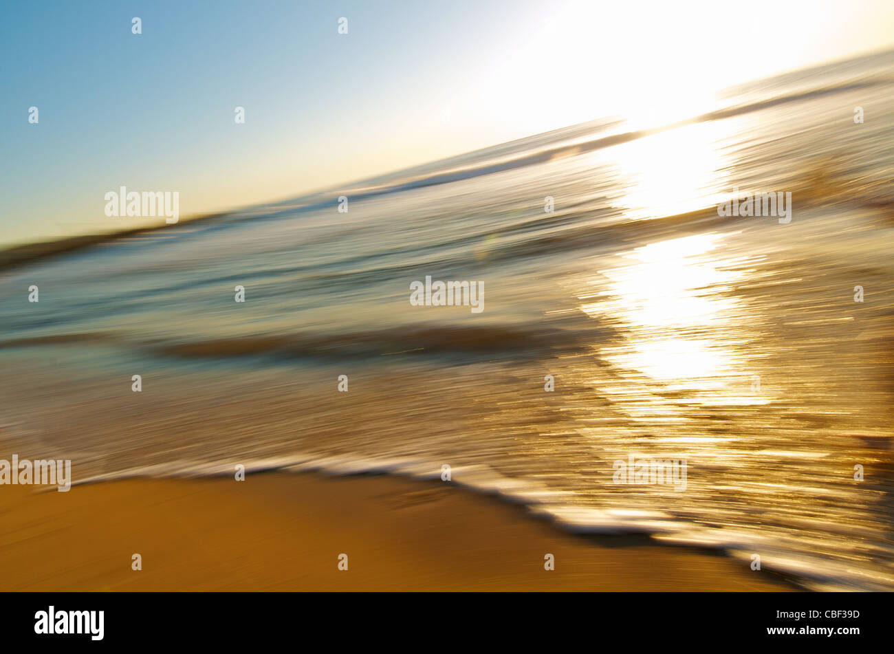 Un motion capture del tramonto sull'Oceano Pacifico. Foto Stock