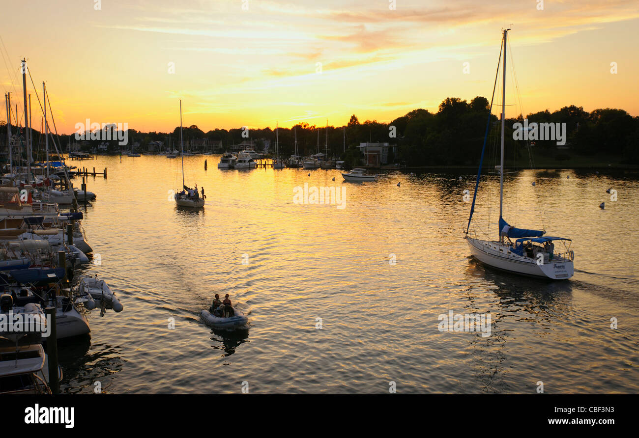 Chesapeake Bay- tramonto sulla nautica Spa Creek, Annapolis, Maryland, Stati Uniti d'America Foto Stock