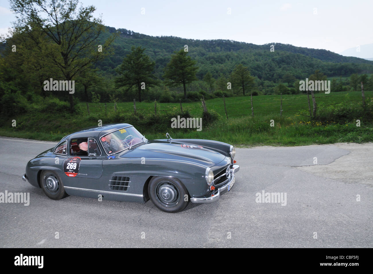 1955 costruito grigio scuro Mercedes SL 300 W198-I portelli ad ala di gabbiano Foto Stock